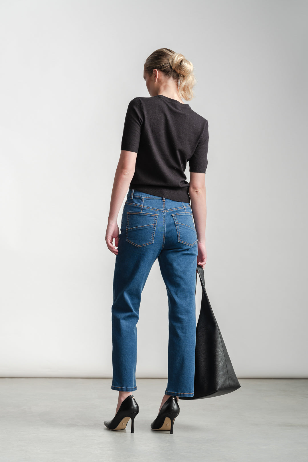 Sadie Slim Leg Jeans _ 157100 _ Blue Denim