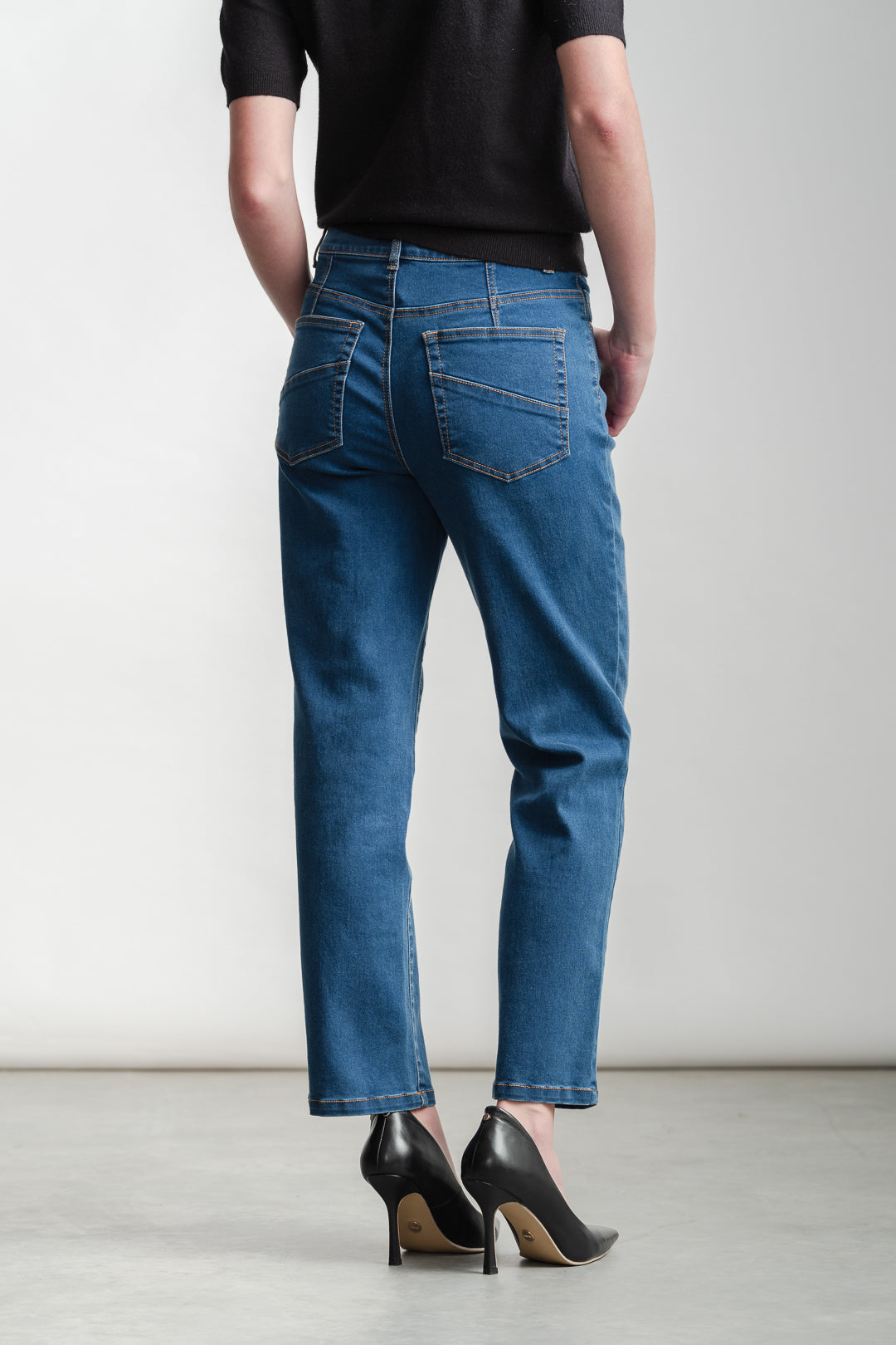 Sadie Slim Leg Jeans _ 157100 _ Blue Denim
