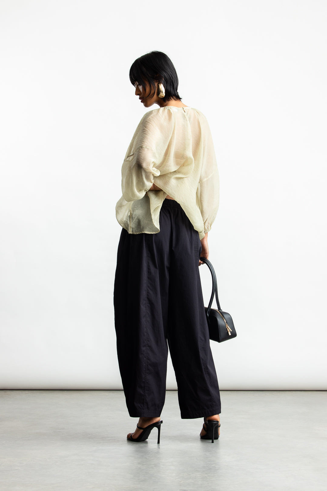 Marlow Barrel Leg Pants _ 168100 _ Black Texture