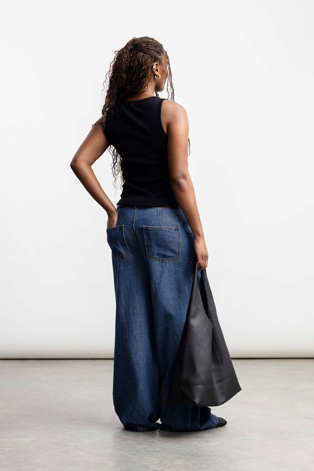 Onyx Ribbed Vest _ 167966 _ Black Texture