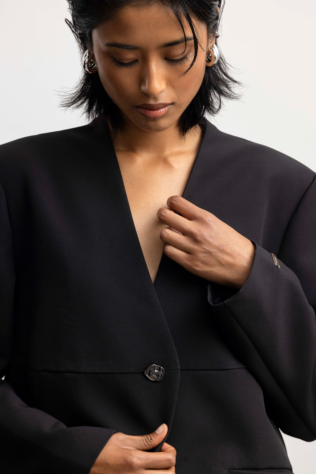 Nozipho Sculpted Collarless Blazer _ 170769 _ Black Texture