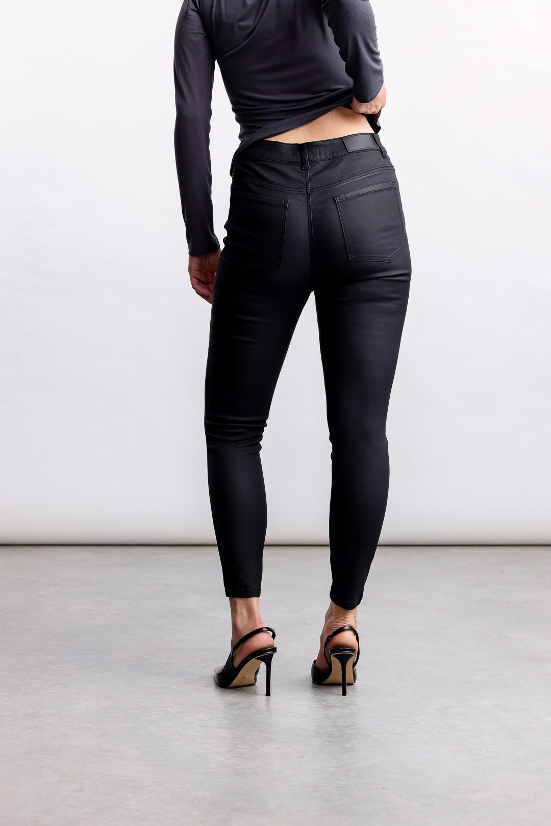 Muneeba Skinny Leg Jeans _ 158886 _ Black Texture