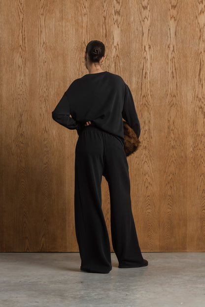 Reign Model Fleece Crew