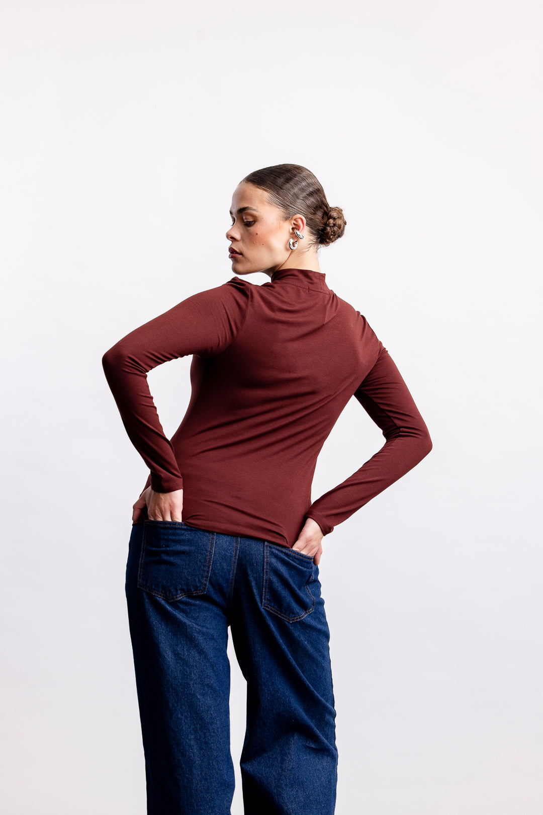 Inez Turtle Neck Top _ 160742 _ Chocolate