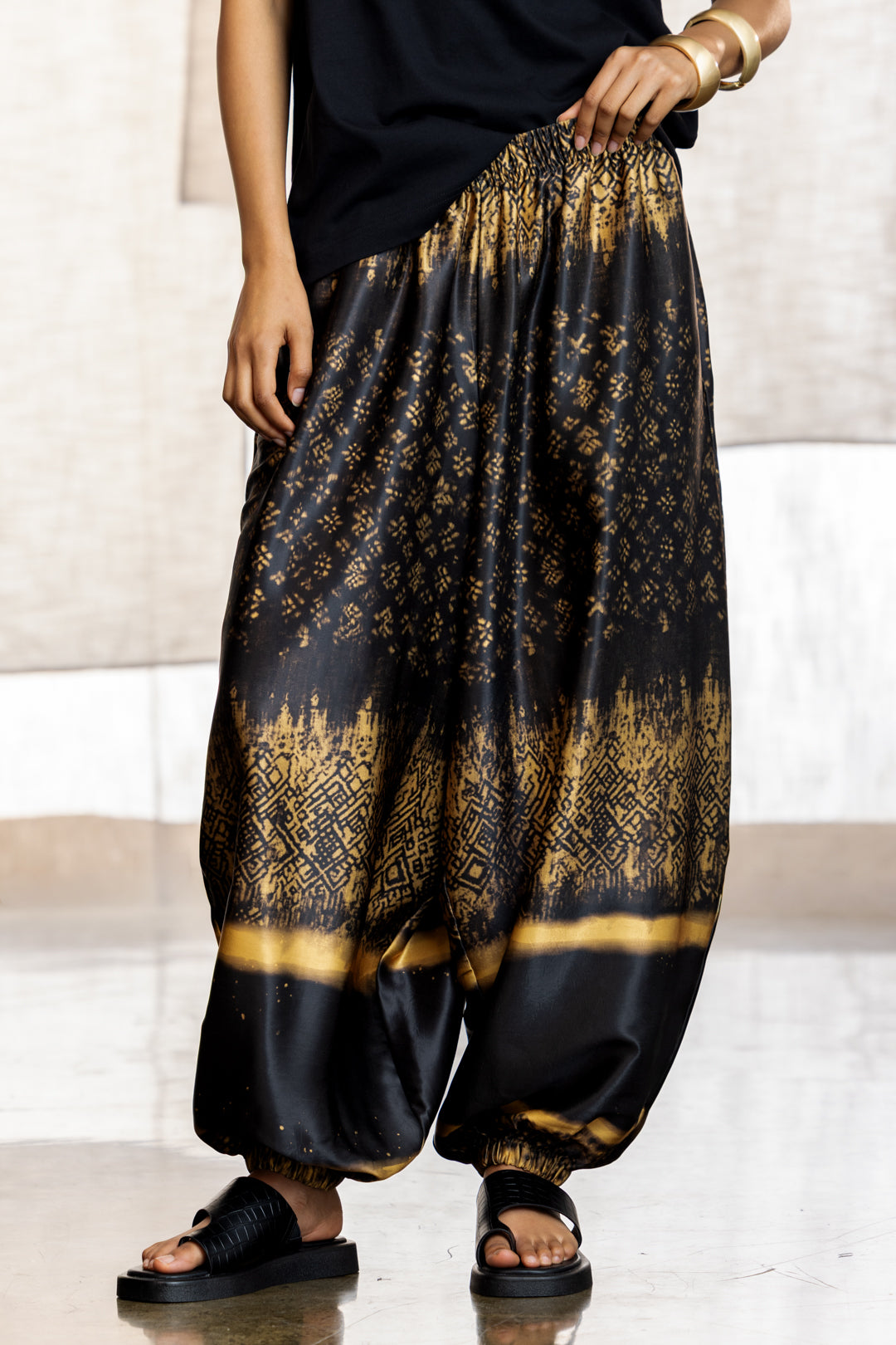 Shayla Balloon Satin Leg Pant