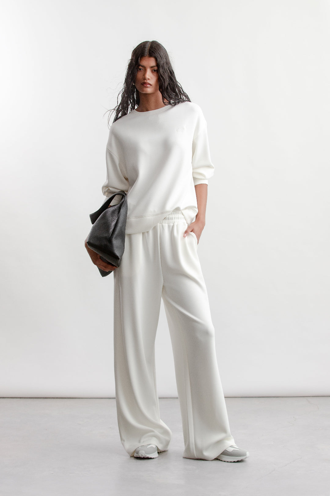 Reign Model Fleece Crew _ 160701 _ Ecru