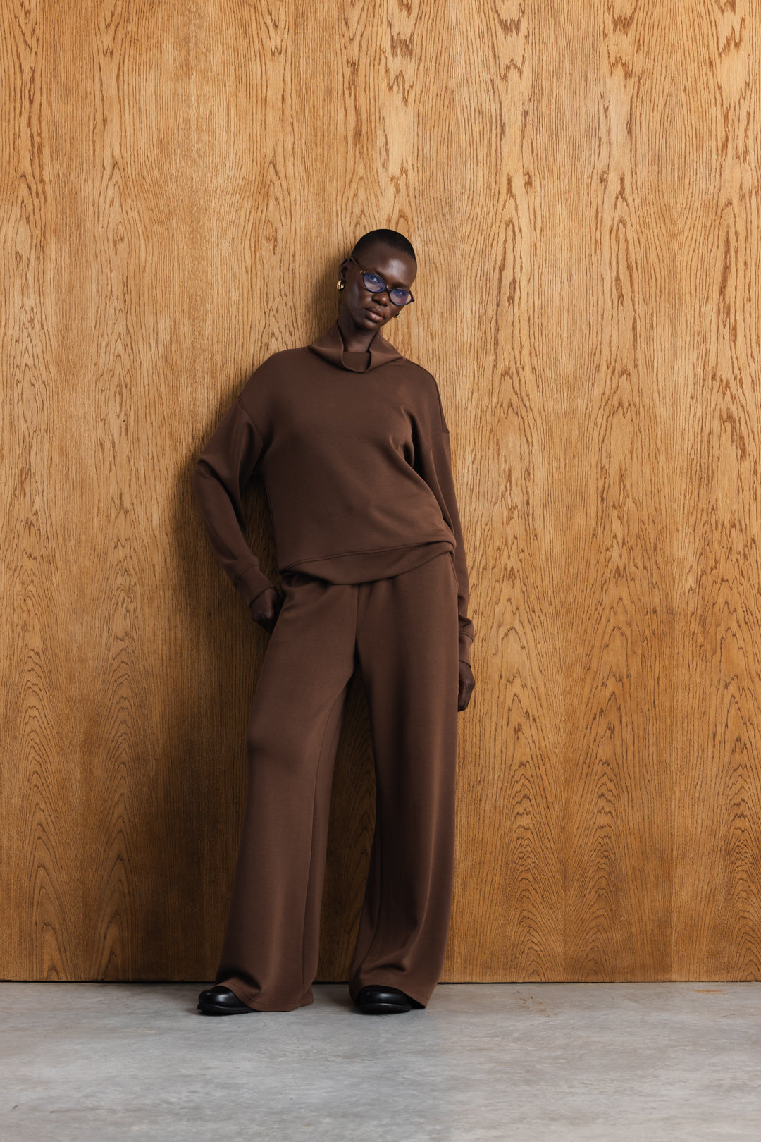 Sinalo Funnel Neck Model Sweat Top