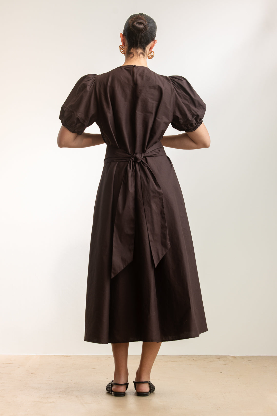 Kavita Puff Sleeve Midi _ 173163 _ Chocolate