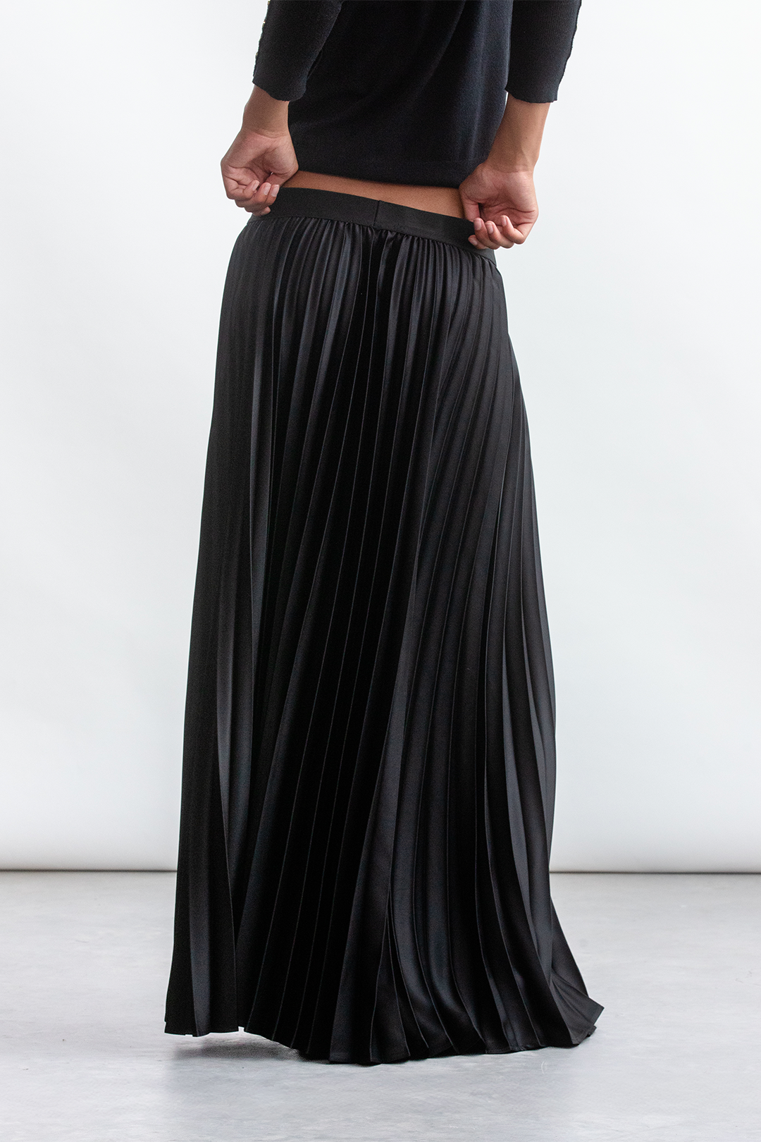 Nova Pleated Skirt _ 158535 _ Black Texture