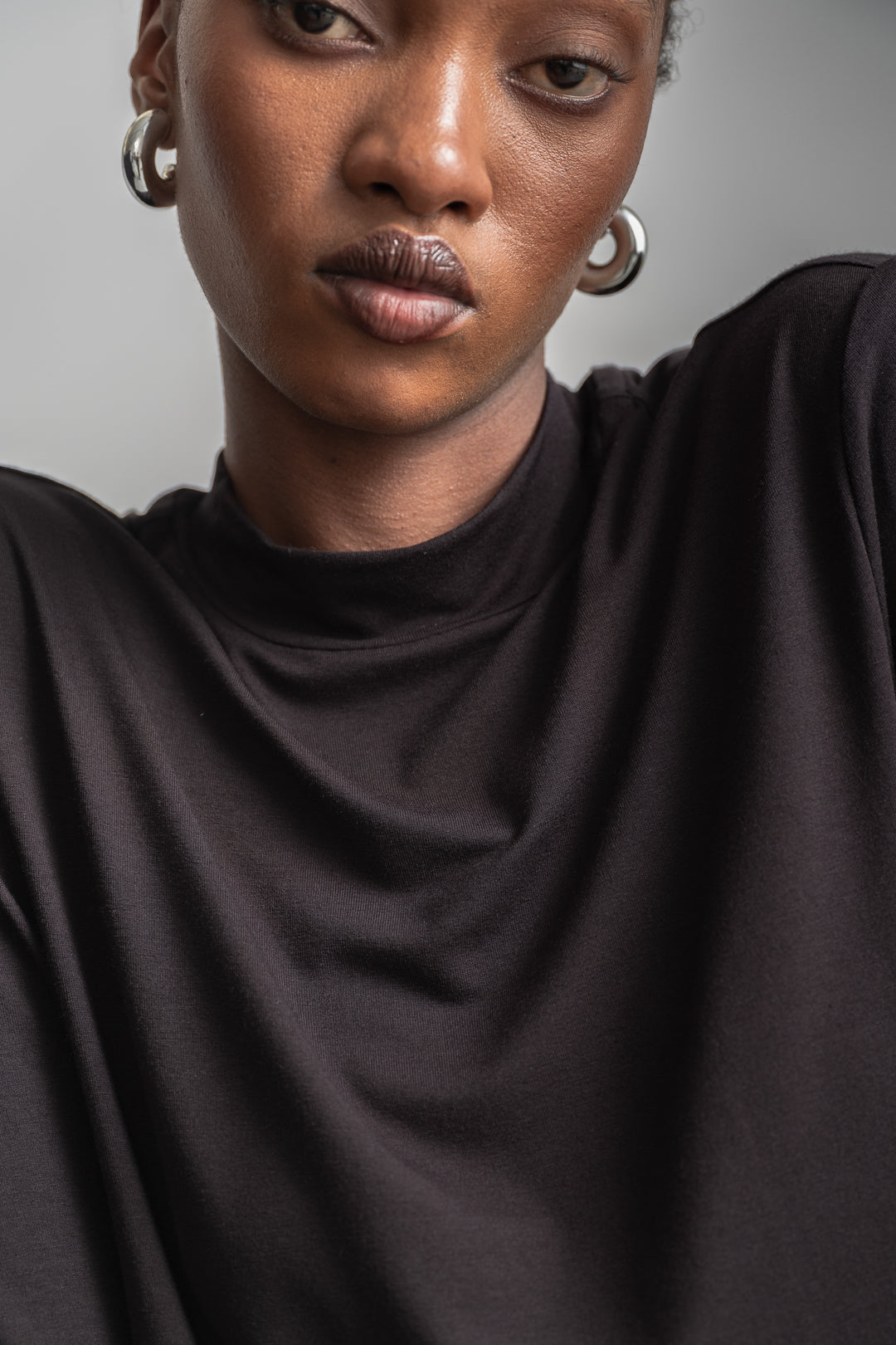 Inez Turtle Neck Top _ 160734 _ Black Texture