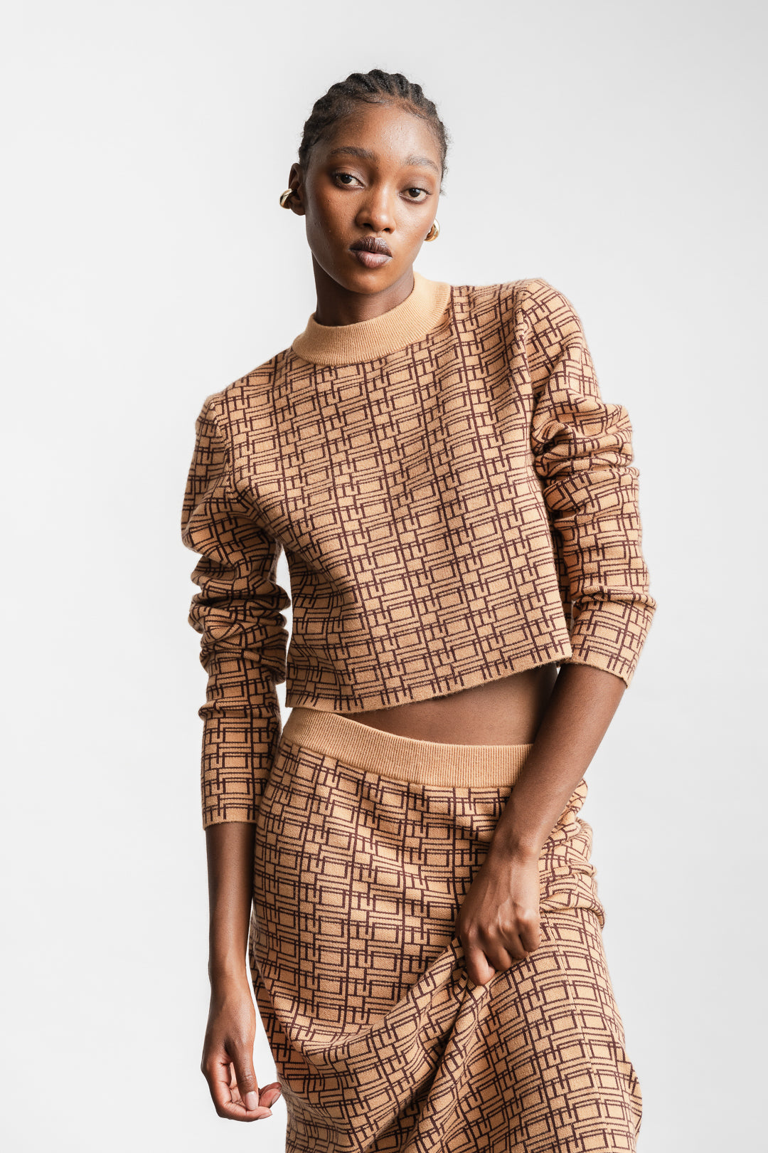 Sonwa Cropped Monogram Knitwear _ 163021 _ Brown