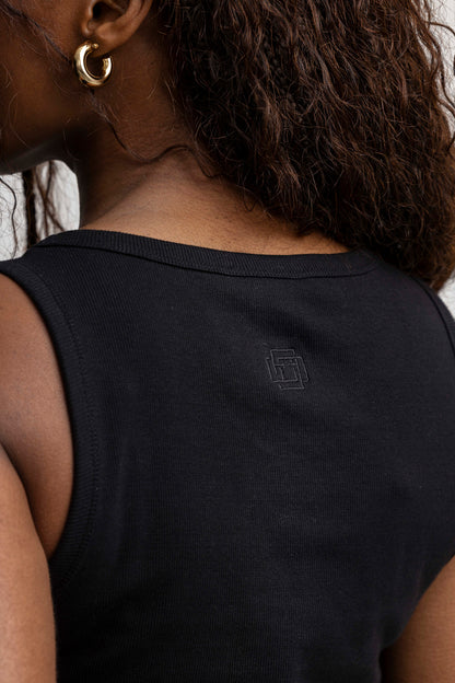 Onyx Ribbed Vest _ 167966 _ Black Texture