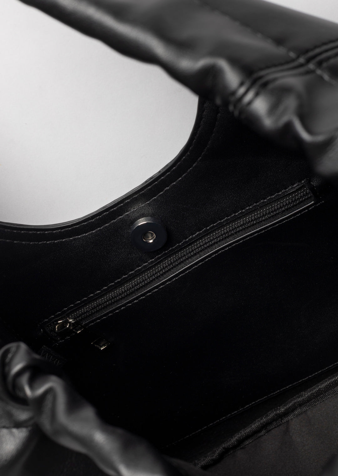 Zaakiyah Squeeze Me Bag _ 162927 _ Black Texture
