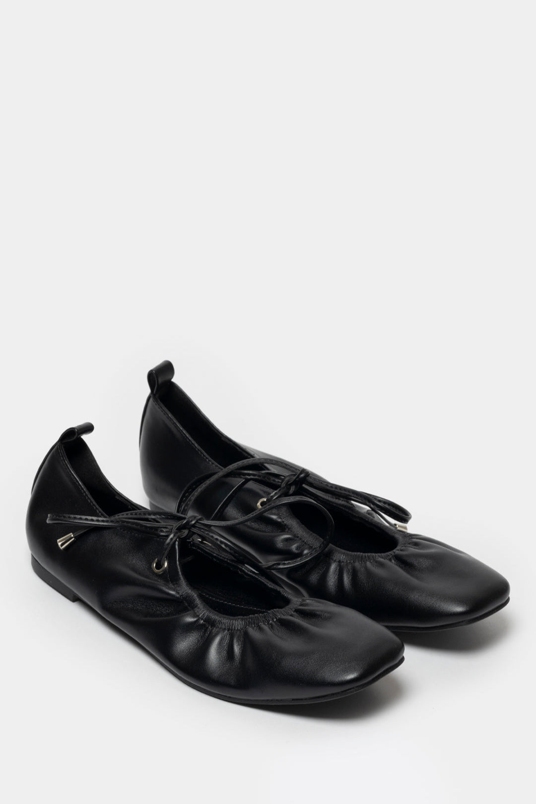 Hannah Tie-Up Pump _ 167901 _ Black Grindel